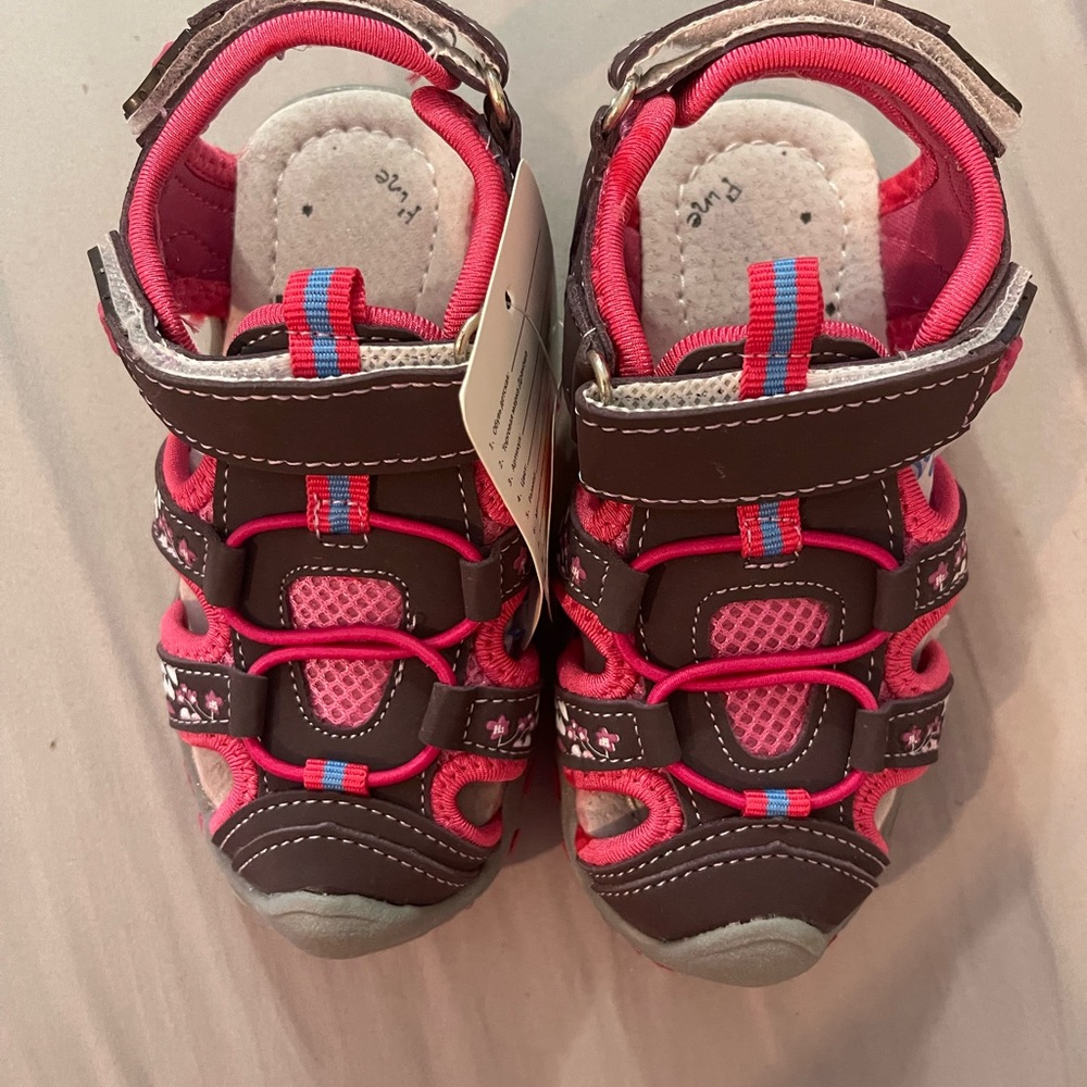 NEW Apakowa toddler sandals. Purple with pink flower details.